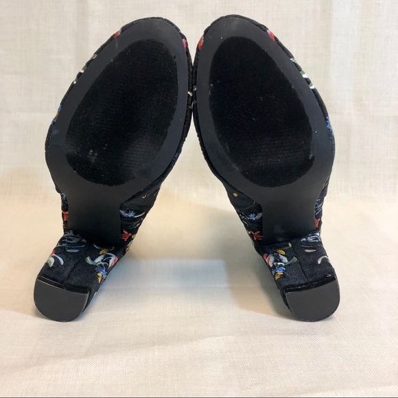 Black Velvet Embroidered Booties Size 6 Lulu’s - Picture 4 of 5